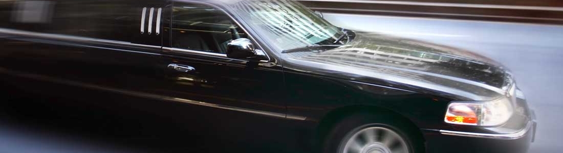 Reasons Why You Should Book a Luxury Chauffeured Limo for Prom Now!
