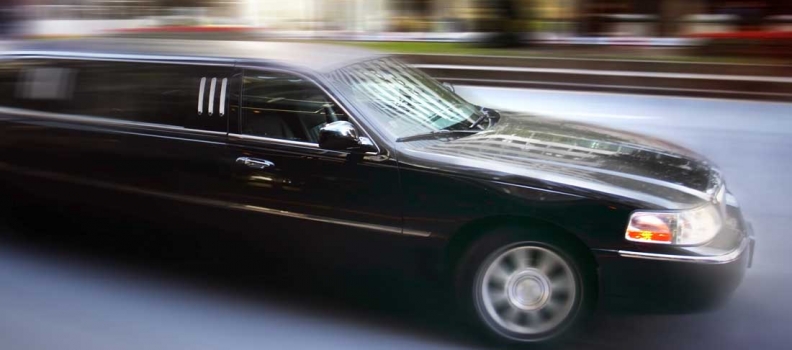 Reasons Why You Should Book a Luxury Chauffeured Limo for Prom Now!